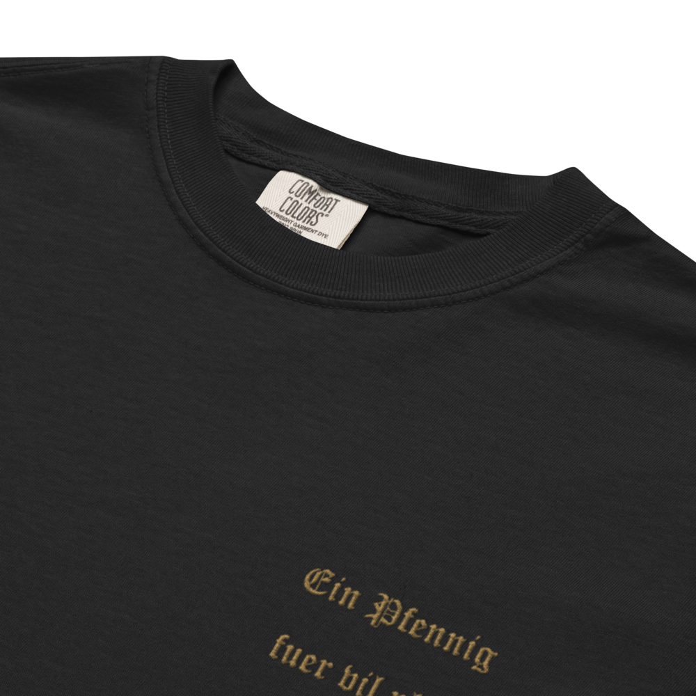 Printful Detailansicht Frontstick auf schwarzem Shirt